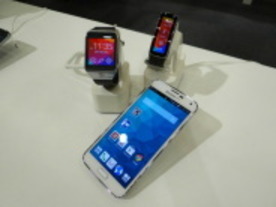 「GALAXY S5」購入者に先着で2万円相当の還元も--ドコモとKDDI、5月15日に販売開始