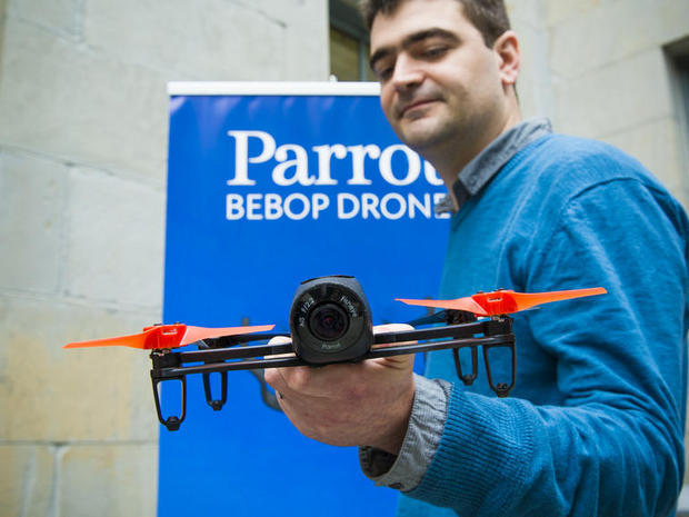 2014年中に発売

　ParrotはBebop DroneとSkycontrollerの価格を発表していないものの、2014年第4四半期に発売すると期待されている。