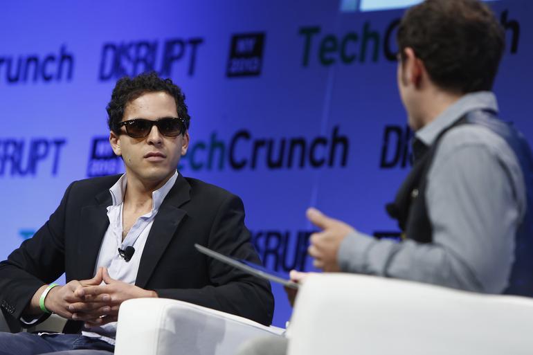 TechCrunch Disrupt NY 2013で登壇したRap GeniusのMahbod Moghadam氏（左）