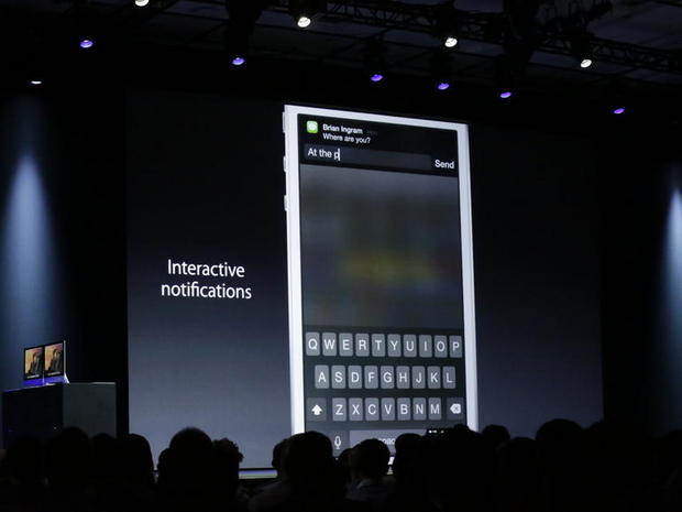 　ユーザーは、通知メニューから直接、一部のアプリの動作を実行できる。写真では、テキストメッセージに返信している。