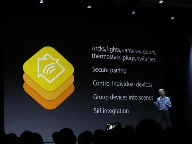 　ホームオートメーション管理を支援するため、iOS 8には「HomeKit」が含まれている。HomeKitでは、ユーザーがロック、照明、住宅内のカメラを、モバイル機器を通してコントロールすることができる。