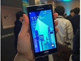 初の「Tizen」搭載スマートフォン「Samsung Z」を写真でチェック