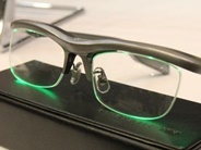 スマホの情報を色で通知するメガネ型端末「FUN'IKI」--三城ホールディングス