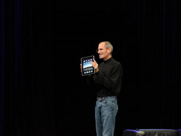 　Appleは成功体験にあぐらをかくことはしなかった。Nexus Oneの発売からわずか数週間後の2010年1月27日、Steve Jobs氏は初代「iPad」を発表した。iPhoneの成功を受けて登場したタブレットコンピュータだ。