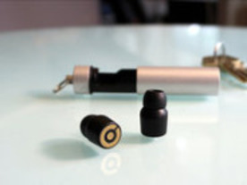 小型ワイヤレスイヤホン「Earin」--Bluetooth接続対応で充電可能なケース付き