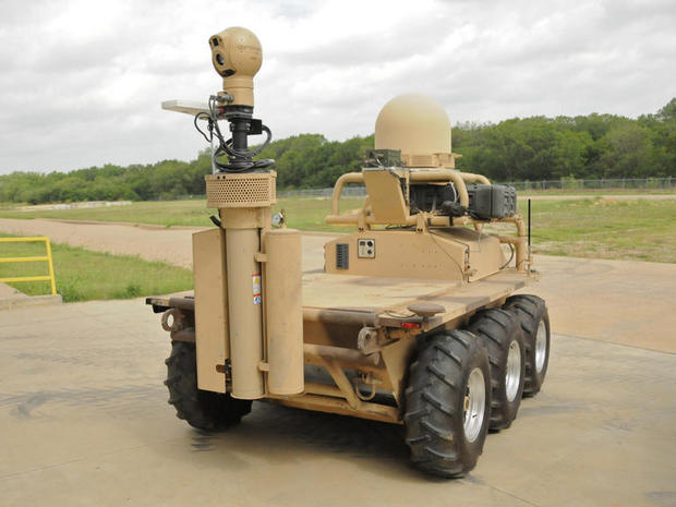 　このバージョンのSMSSはジャイロカメラと人工衛星装置を搭載しており、戦場から離れた場所にいる人が制御できるようになっている。Lockheed Martinは先般、このシステムのテストをミシガン州で実施しており、8月にはジョージア州フォートベニングで別のテストを実施する計画だ。