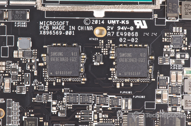 　サムスンの1GバイトのLPDDR3 RAM「K4E8E304ED-EGCE」（1Gバイト×4、計4Gバイト）。