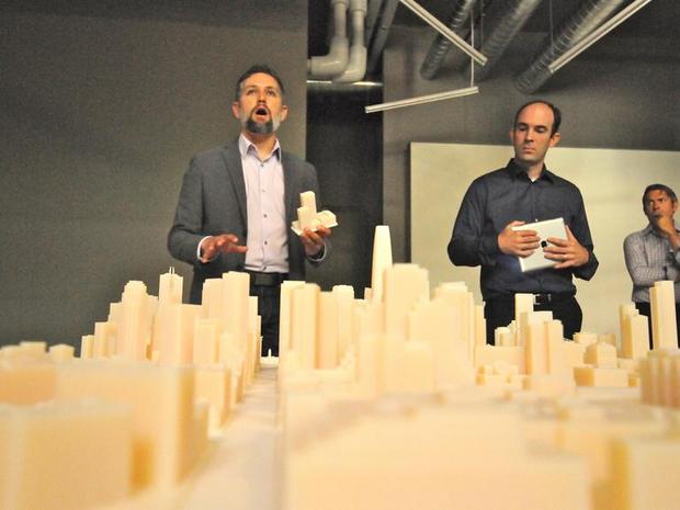 Lokitz氏とChalmers氏

　AutodeskのJustin Lokitz氏とSteelblueのO'Brien Chalmers氏が、3Dプリントサンフランシスコプロジェクトについて話している。 