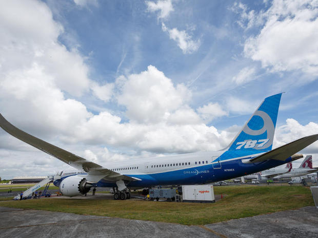 　Boeing 787-9は7月13日、ファーンボローでのデビューを果たした。787-9は787-8の後継機で機体が長くなっており、乗客数定員も242人から280人に増えている。