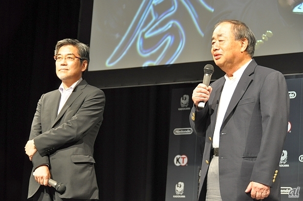 　KADOKAWA取締役会長の角川歴彦氏（右）は、このメディアミックスプロジェクトについて「グループの総力を挙げて取り組む」とコメント。代表取締役専務の井上伸一郎氏（左）はゲームの発売日と映画の公開日をあわせるのが難しいなかで、1日違いで重ねることができたのは、大きな効果を発揮すると自信を見せていた。
