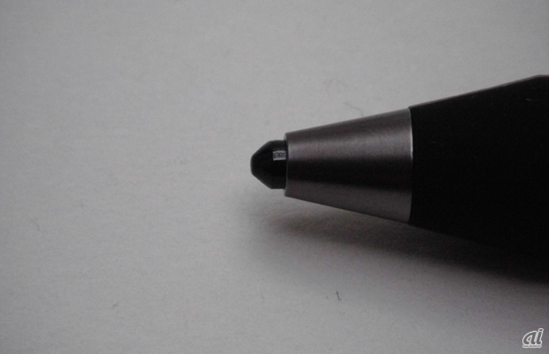 Jot Touch with Pixelpointのペン先。直径3.18mmの円錐台状で導電性のあるプラスチック素材でできた単体のペン先となっている