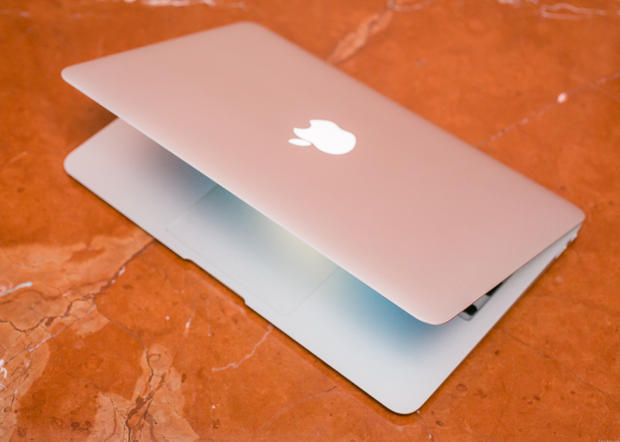 アップルの11インチ新「MacBook Air」レビュー--新価格でより高性能に 