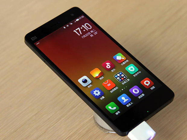 　小米科技（Xiaomi）の「Mi 4」は、中国を拠点とする同社の最新フラッグシップ端末で、2.5GHzクアッドコアのQualcomm製「Snapdragon 801」を採用している。3GバイトRAMと16Gバイトまたは64Gバイトのストレージを搭載している。

関連記事：Xiaomi、「iPhone」似のスマートフォン「Mi 4」を発表

