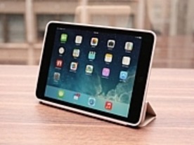 アップルのクックCEO、「iPad」販売台数減も楽観視