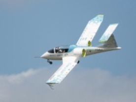 電気飛行機「E-Fan」--エアバスの訓練用飛行機を写真で見る