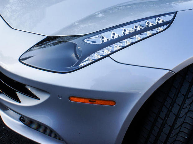 　ヘッドライトは「458 Italia」のスタイルを踏襲し、LEDのランニングライトを使用。