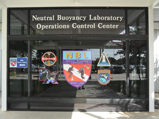 　NASAのNBLの正面玄関。