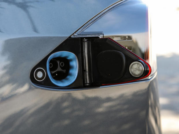 　Tesla独自の充電ポート。
