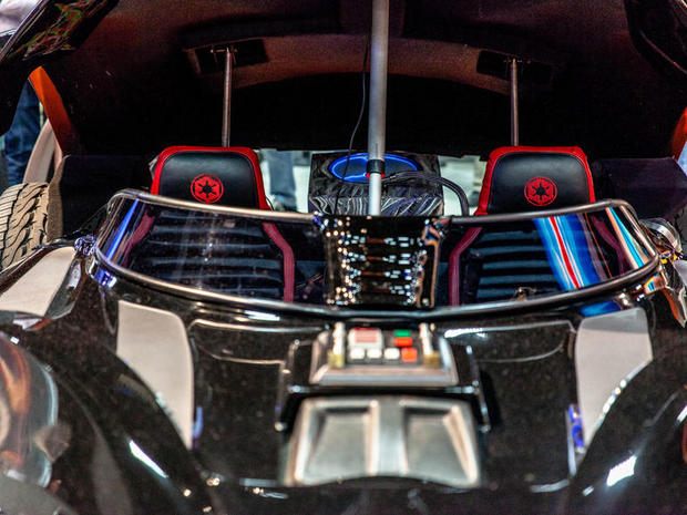 ダース ベイダーが車に 走行可能なフルサイズ ダース ベイダーカー を写真で見る Cnet Japan