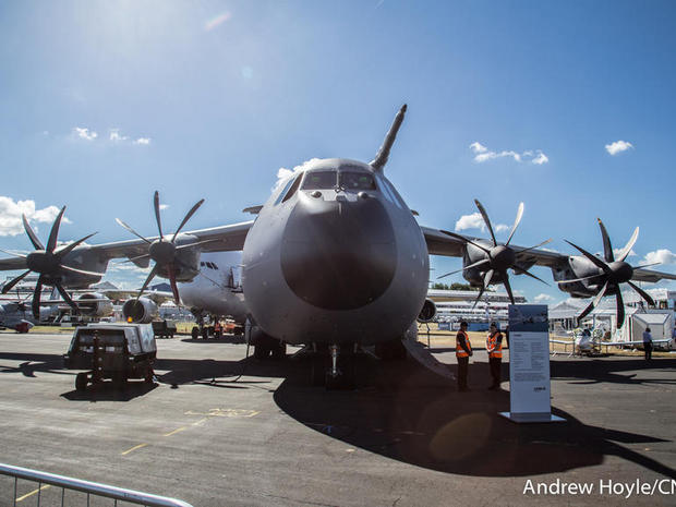 　Airbusは軍用機も披露した。これは4基のエンジンを搭載する輸送機「A400M」だ。