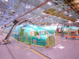 ボーイング「737」の機体を組み立てる--巨大施設で作業を見学