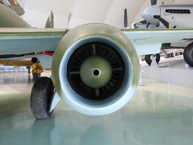 　MerlinとMosquitoのすぐ横には「Me262」が展示されている。第2次世界大戦で空対空戦闘を行った唯一のジェット機だ。プロペラの時代において、同機の「Jumo 004」エンジンはかなり異彩を放っていたに違いない。