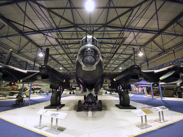 　Lancasterの爆弾倉は大きくて奥行きが深いため、当時の「大型爆弾」を搭載することができた。