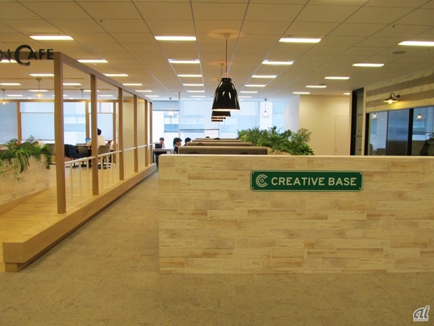 　CREATIVE BASEはミーティングやイベントのほか、休憩やランチ、PCに向かって1人で集中したい時などにも利用できます。