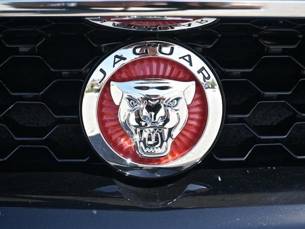 Jaguar F-Type Coupe S 2015年モデル

　グリルのJaguarバッジの裏側にあるエンジンに関して、同社は「Roadster」と同様の選択肢を提供している。