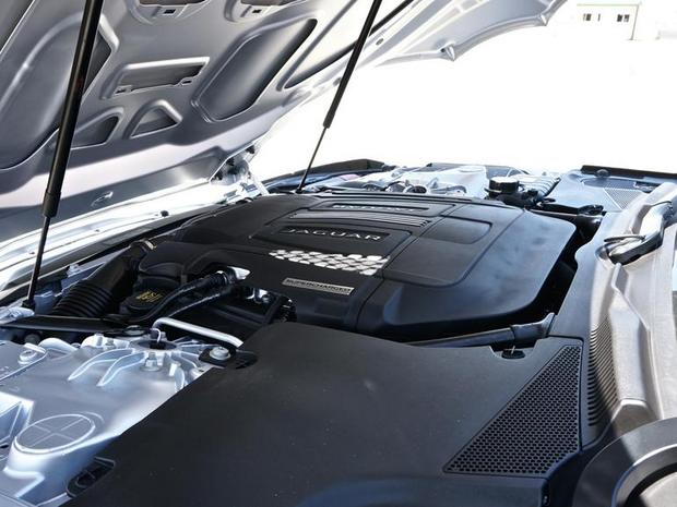 Jaguar F-Type Coupe S 2015年モデル

　F-Type Coupe と「F-Type Coupe S」は、それぞれ最高出力340馬力と380馬力の3リッターV-6スーパーチャージドエンジンを搭載。