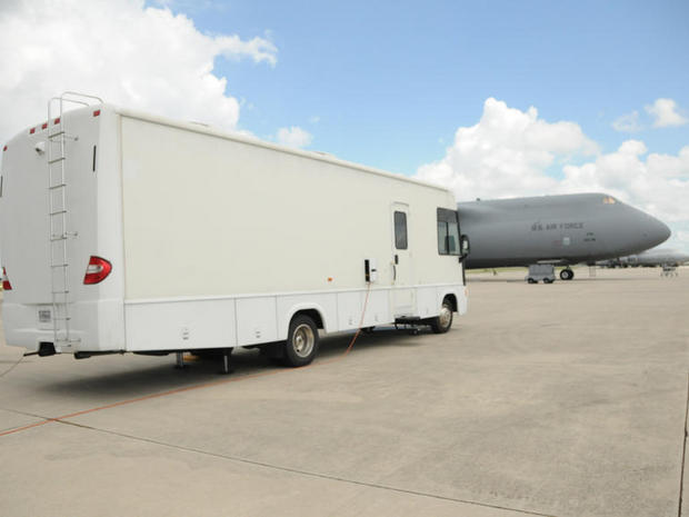　米空軍機から送信される通信内容の監視に使用される特殊なRV。米空軍のあらゆる航空機をテストできるように、このRVは世界各地に派遣される可能性がある。