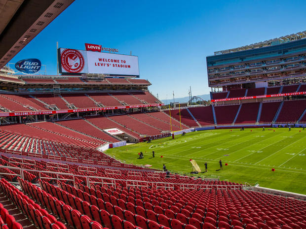 　San Francisco 49ersの新スタジアムであるリーバイススタジアムは、カリフォルニア州サンタクララにある。この新しいスタジアムで米国時間8月17日に開催される最初の試合であるSan Francisco 49ers対Denver Broncosのプレシーズンゲームに先立ち、公開練習が15日に行われた。