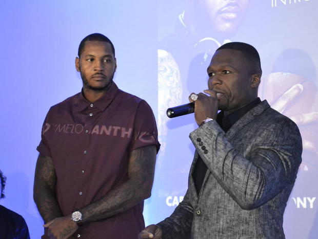 SMS Audioの計画を語る50 Cent

　50 Centは米国時間8月14日の夜、Anthony氏（50 Centの右側）とともに発表の場に姿を現し、新しいBioSport In-Earは同社がハイエンドのヘッドホンメーカーになるという戦略の一環であると語った。