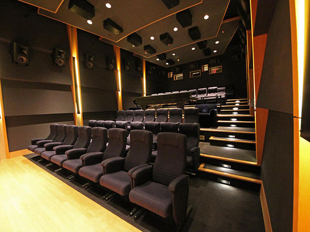 　小さな映画館として利用できるうえに、ミキシングステージとしての機能も併せ持つ。