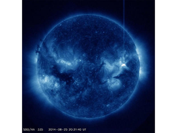 　3回目のフレアも8月25日に起き、M3.9を記録した。発生場所は、M2.0のフレアと同じ（Region AR2146）だ。この画像は、335オングストローム波長で撮影され、太陽のコロナが活発な地域を目立たせており、太陽フレアとCMEを明るい色で示している。