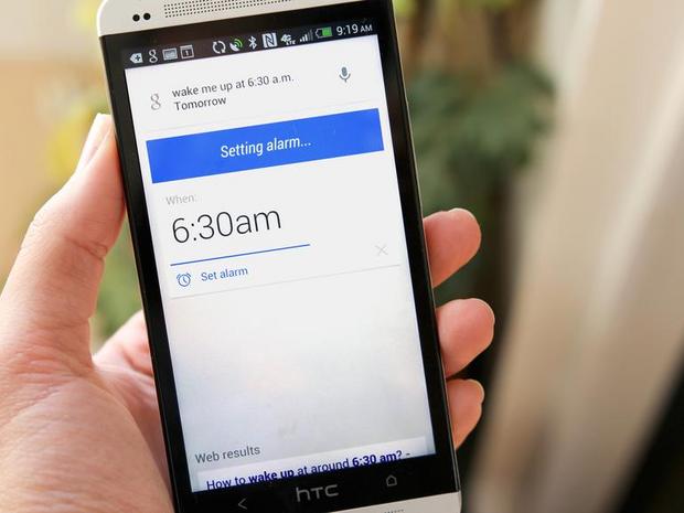 アラームの設定

　アラームを設定できないほど眠いときも、Google Nowに任せよう。たとえば「Wake me up at 5:30 a.m. tomorrow」（明日は午前5時30分に起こして）などと言えば、アラームが設定される。
