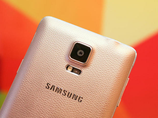 　サムスンは、スタイラス付きの大型画面搭載スマートフォン「GALAXY Note 4」を発表した。