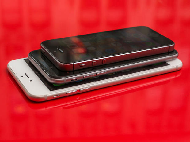 　新しいiPhoneは、前世代のモデルよりも大型になっているが、薄型にもなっている。