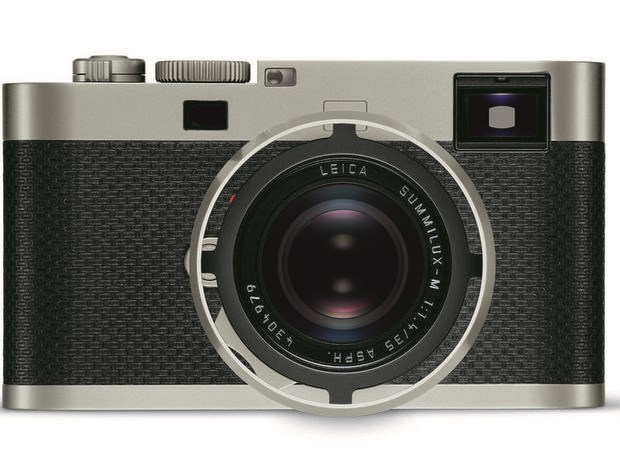 　「Leica M Edition 60」は、Audi Designとのコラボレーションで開発され、正面から見ると伝統的なLeicaのレンジファインダーのように見える。同カメラは、ドイツのケルンで開催の写真業界見本市「Photokina」でリリースされ、限定600台のみ製造される。