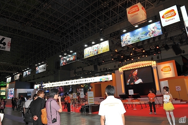 　バンダイナムコゲームスは劇場をテーマに巨大ブースを展開。