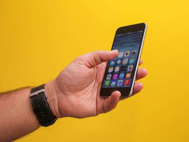 　iPhone 6とiPhone 6 Plusには、他のスマートフォンにはないさまざまな機能が追加されている。その1つが「Reachability（簡易アクセス）」だ。これを使うと、一連のジェスチャーを利用することで、スマートフォンを片手で使うのが楽になる。