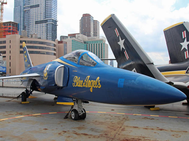 「F-11A」

　筆者はこの飛行機が何か分からなかったし、「F-11F」という名前を聞いたこともなかった。201機しか製造されず、ほんの数年で退役したが、「Blue Angels」は1957年から1968年まで同機を使用していた。