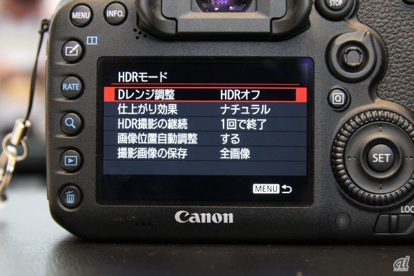 　HDR撮影が可能に。1回のシャッターで露出アンダー、標準、露出オーバーの3枚の写真を合成して、白トビや黒つぶれを緩和した写真が撮影できる。処理時の仕上がり効果は5種類から選択可能。