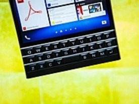 BlackBerry、正方形画面の新スマートフォン「Passport」を発売--米国などで