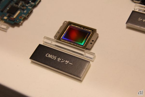 　2020万画素のCMOSセンサーは7D MarkII用に新開発。常用ISO感度16000、拡張ISO感度51200での撮影が可能。