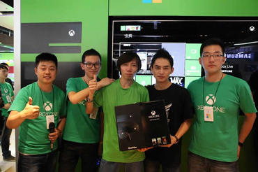 中国外で製造されたゲームコンソールに対する規制が解除されてから数ヶ月後、Xbox Oneが中国で発売された。