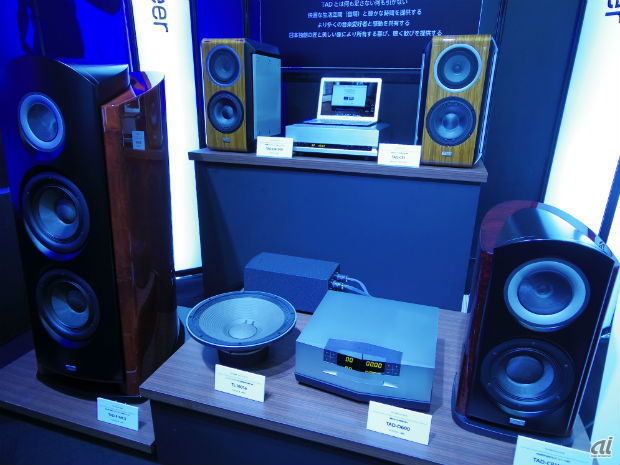 　パイオニアではTADブランドの高級オーディオもシステム展示。スピーカ「TAD-CR1MKII」、SACD/CDプレーヤー「TAD-D600」、「TAD-D1000」などが並べられていた。