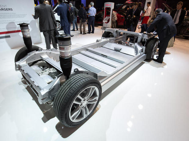 Tesla製「Model S」のバッテリパック

　パリモーターショー2014で展示されたTesla製Model Sのバッテリパックは、ボディ底部に配置され、重心を低くすることに貢献している。
