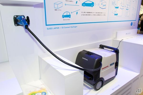 ホンダが出品した燃料電池自動車の電気を家庭用の電源として使える過般型インバーターボックス