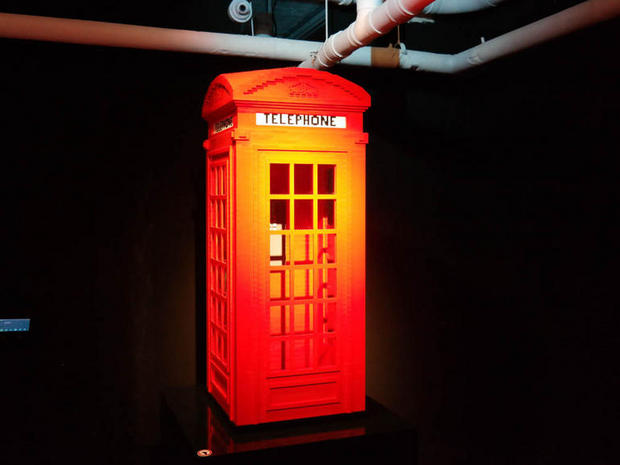 　ここはロンドンなので、この実物大の赤い公衆電話ボックスのように、当地の雰囲気を感じさせるものがいくつかある。そう、これもすべてLEGOで作られている。